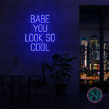 "BABE YOU LOOK SO COOL" Led neonskylt.Välj önskad färg.