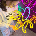 "Banan" LED NEONSKYLT. Lemon yellow