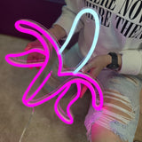 "Banan" Led neonskylt. Hot pink.