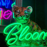 "Blooming" Led neonskylt. 80x31cm. Välj önskad färg.