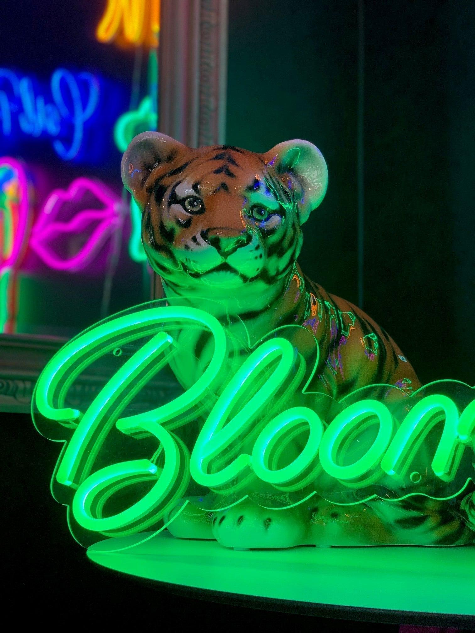 "Blooming" Led neonskylt. 80x31cm. Välj önskad färg.