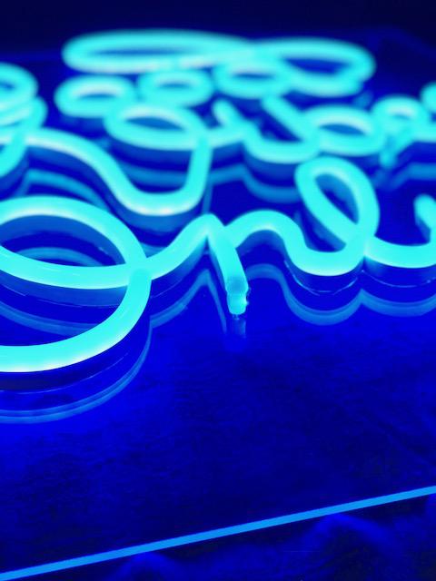 "Good Vibes Only" Led neonskylt. 68x56cm
