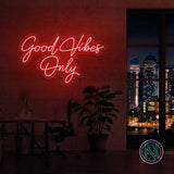 "Good Vibes Only" Led neonskylt. 78x48 cm.