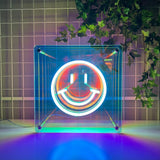 "INFINITY SMILY" Led neonskylt. Stående.