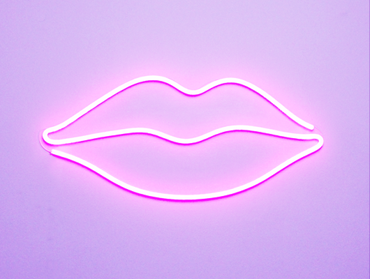 Neonskylt "Kyssemunn" Hot pink.