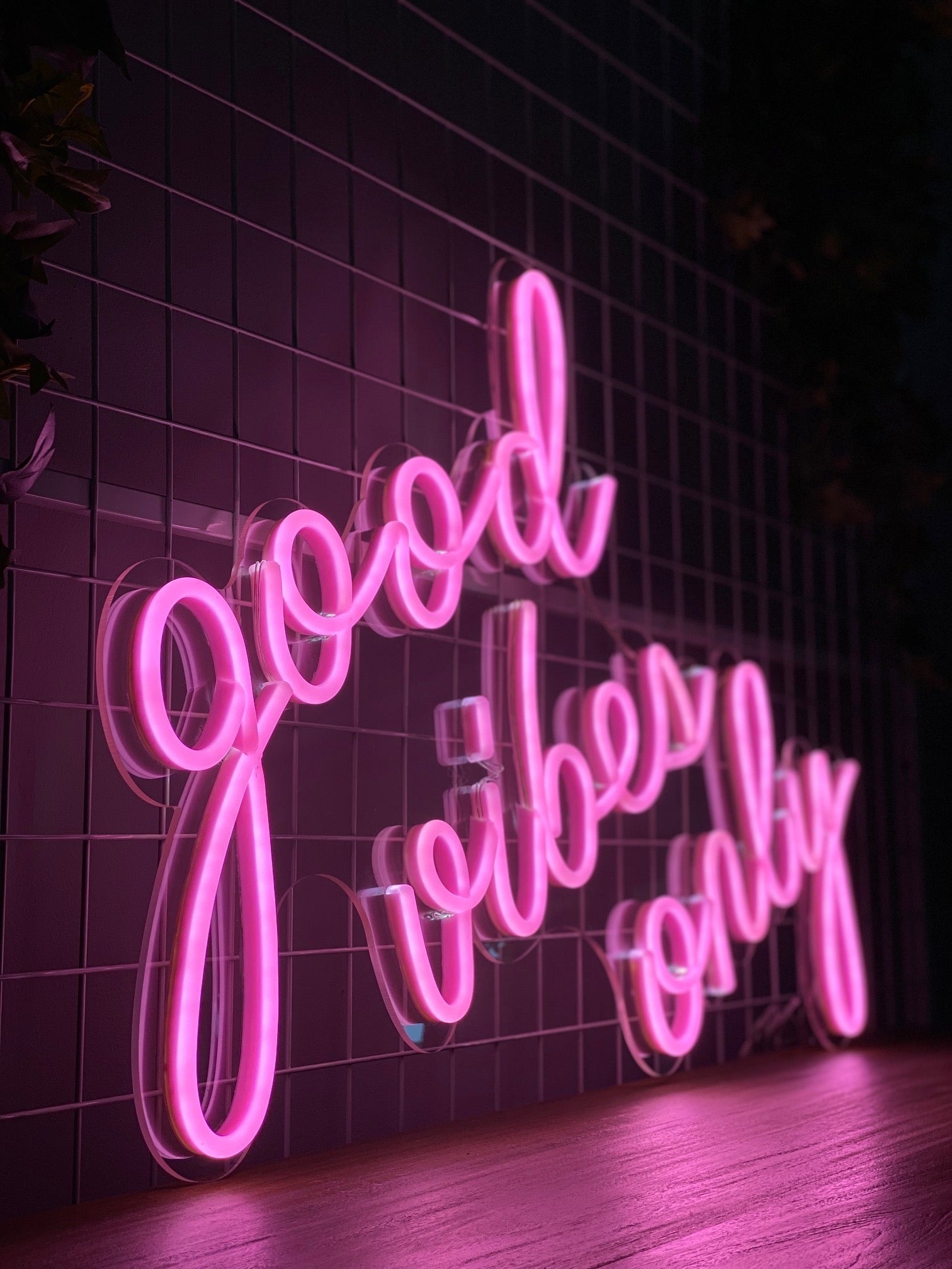 "good vibes only" Led neonskylt. 52x36 cm. Välj önskad färg!